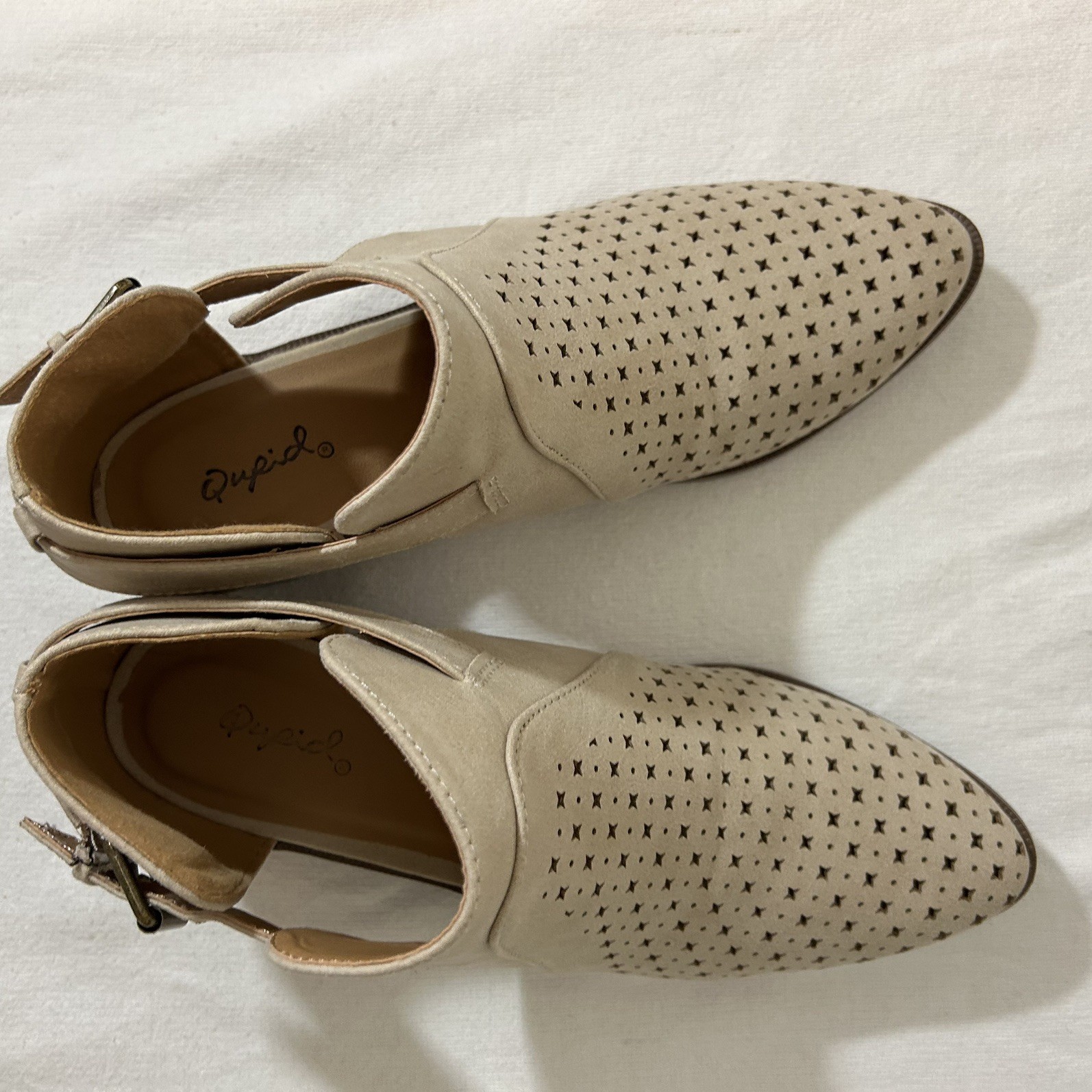 Qupid Bootie 1.5 Low Heel Booties Festival or Concert Beige Distressed Size 8