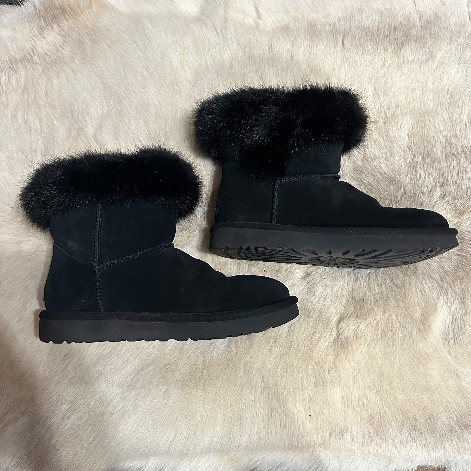 UGG Shearling Fur Top – Black Ankle Boots – Size 8 – Excellent Condition