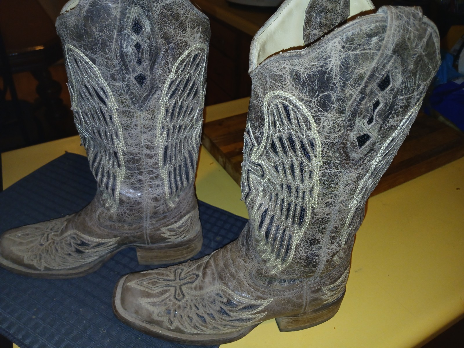 corral boots wings and cross a 1197 size 8 m used shipping u.s. only 14 inches