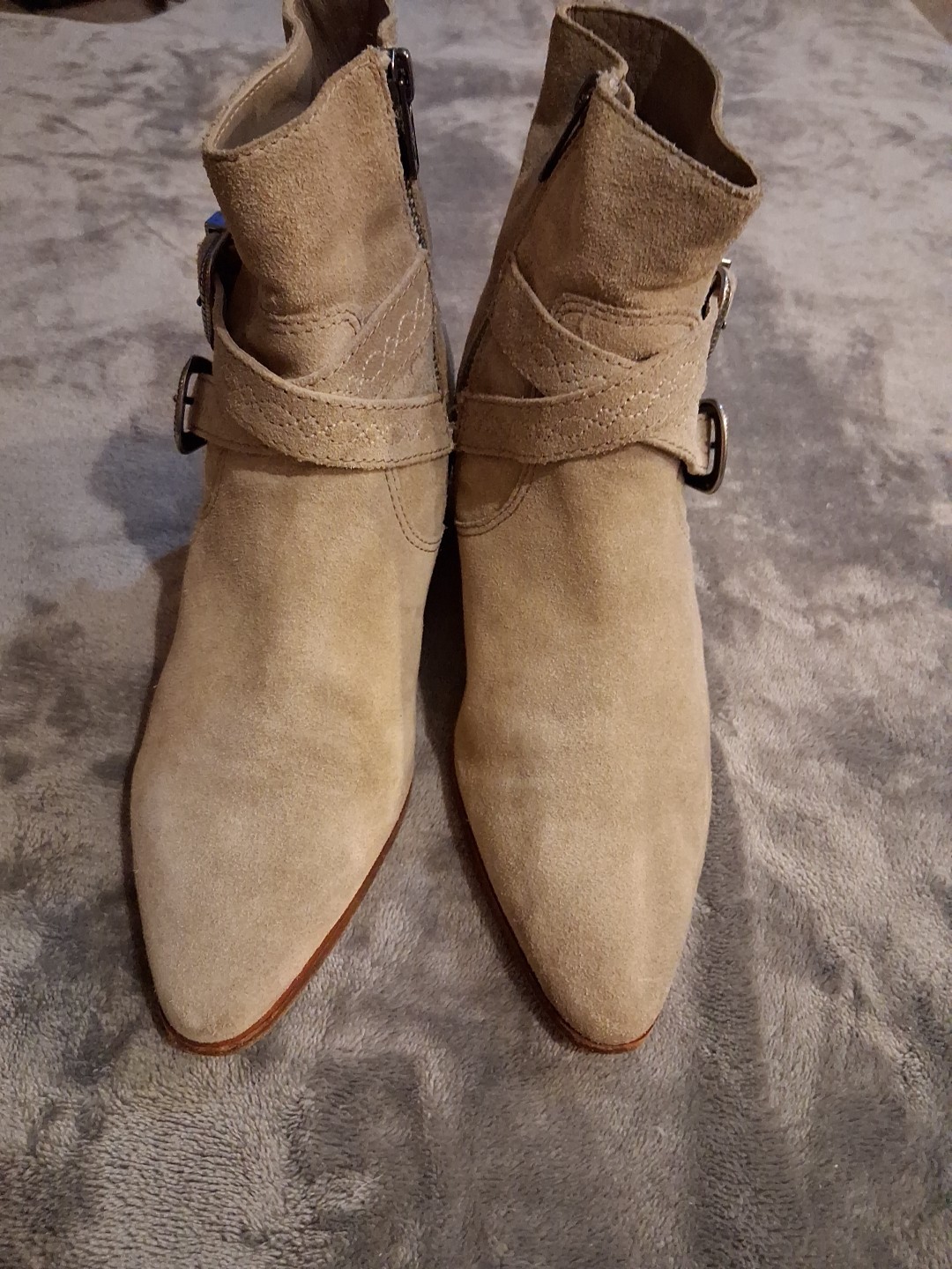 FRYE x ANTHROPOLOGIE Ellen Western Buckle Short Bootie Suede Ash Tan Size 7M