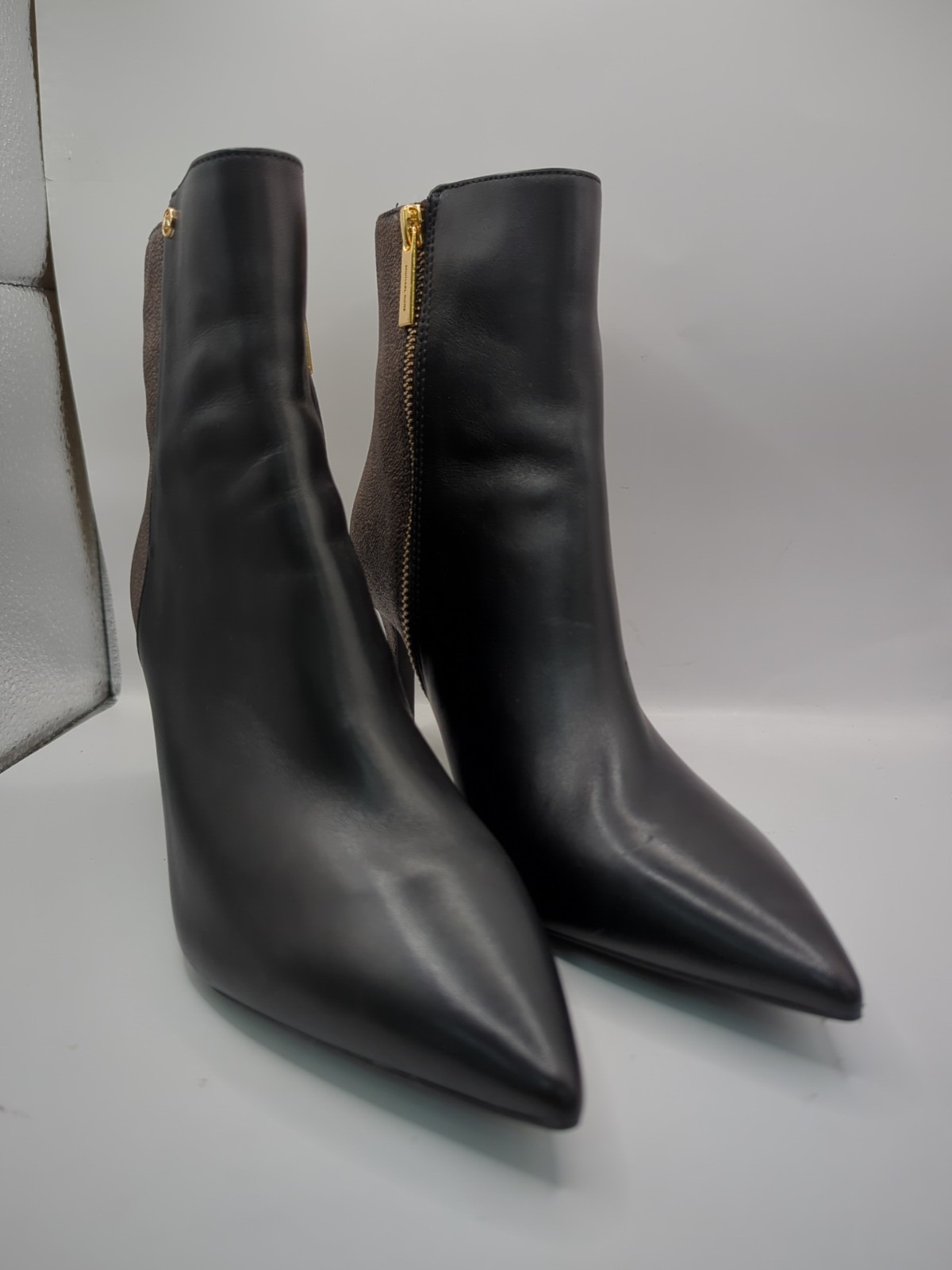 New Michael Kors Alina Flex Leather And Logo Ankle Boot Women’s Size 7M