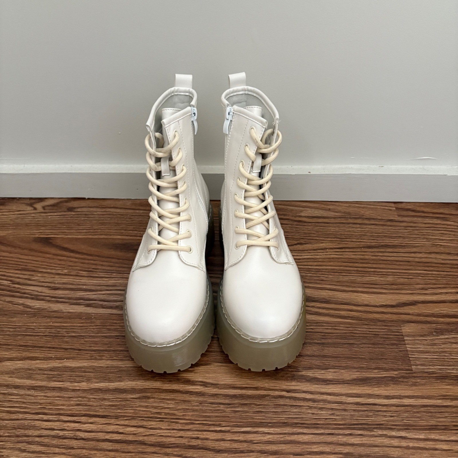 Steve Madden Bettyy White Lace Up Platform Combat Boots Size 8 Moto Chunky Goth