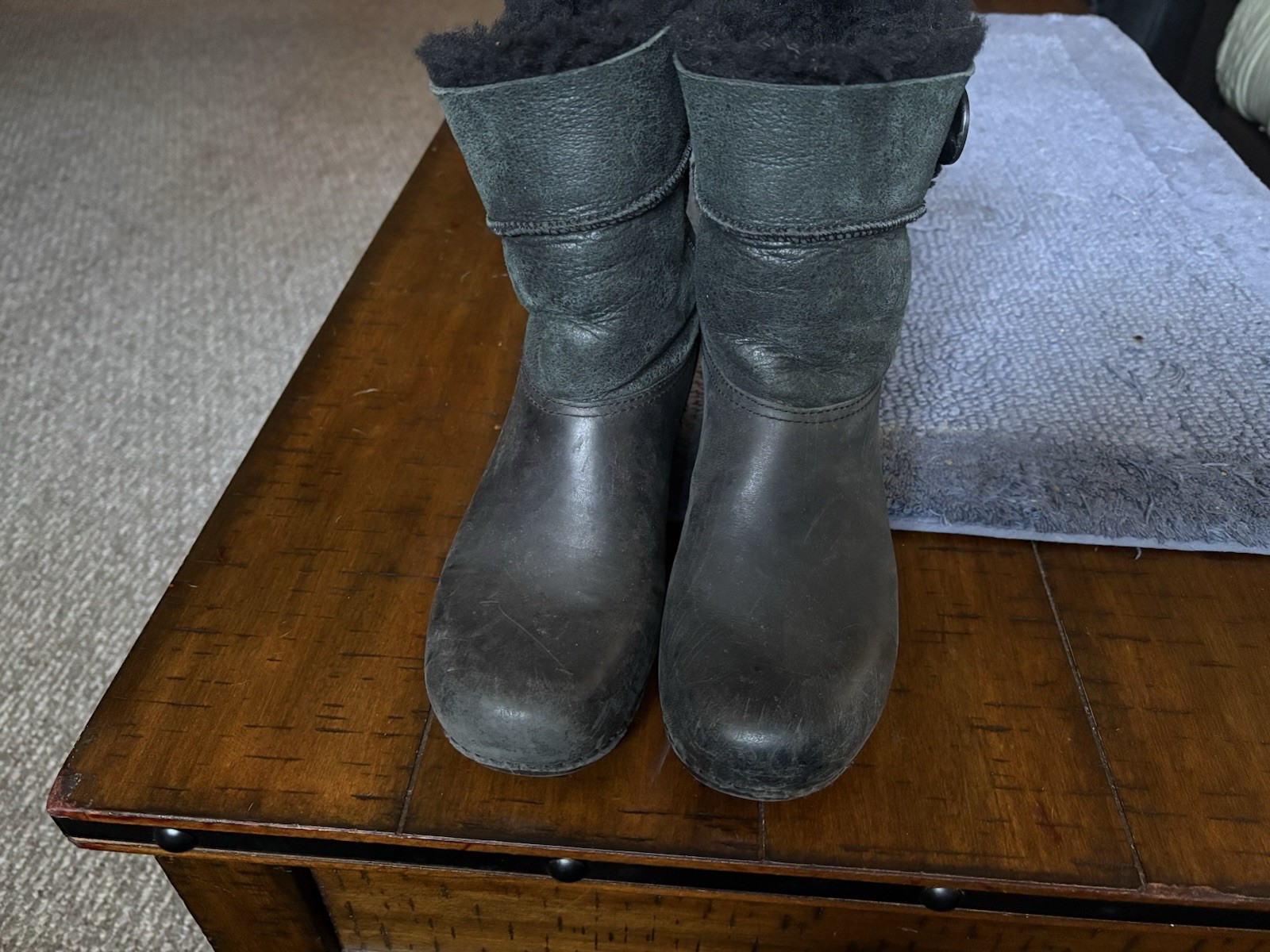 Dansko Women’s Black Leather Ankle Bootie Pull On Faux Fur Lined Button