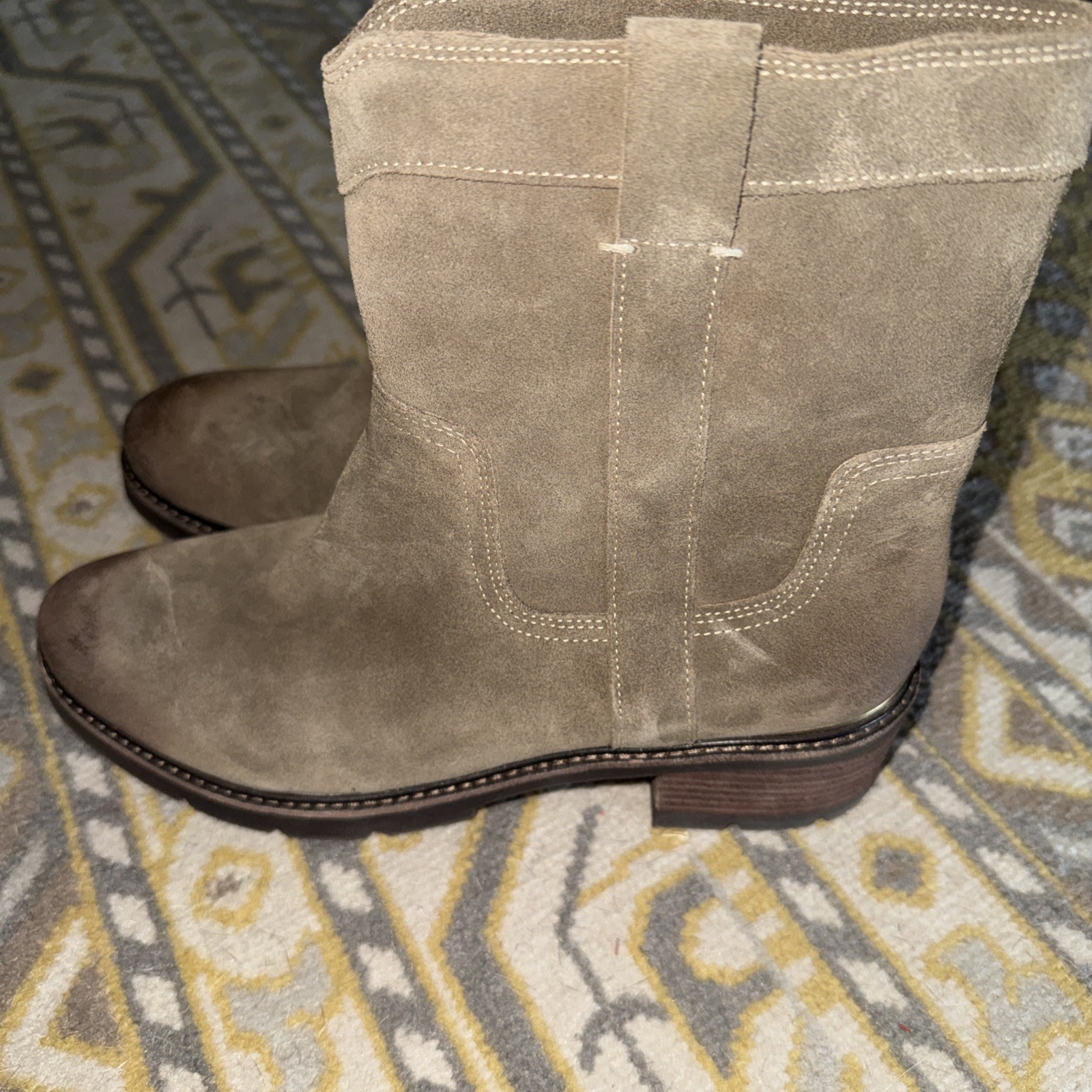 Donald Pliner Endra Women’s Beige Suede Slip-On Bootie Sz 9.5 M