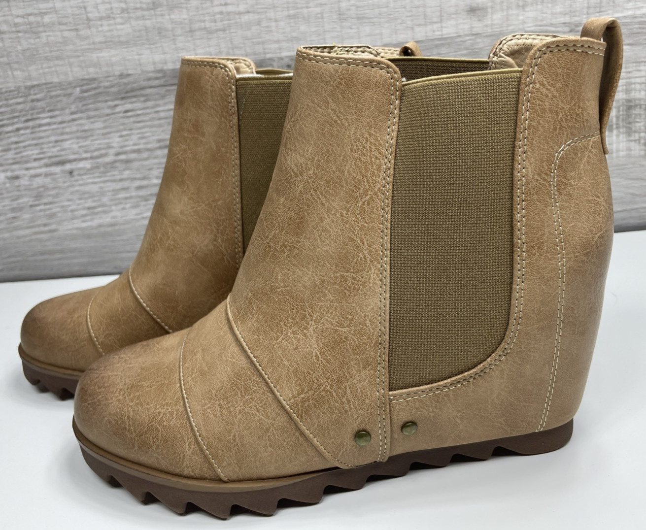 NEW Unbranded Wedge Booties Size 8 Tan Faux Leather NWOT FAST SHIPPING!!