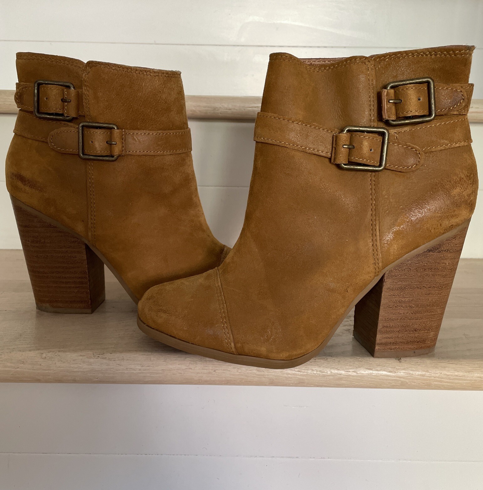 Lucky Brand Brown Sued Ankel Booths Women Sz 9/39M Zip Buckles Boho Gently Used