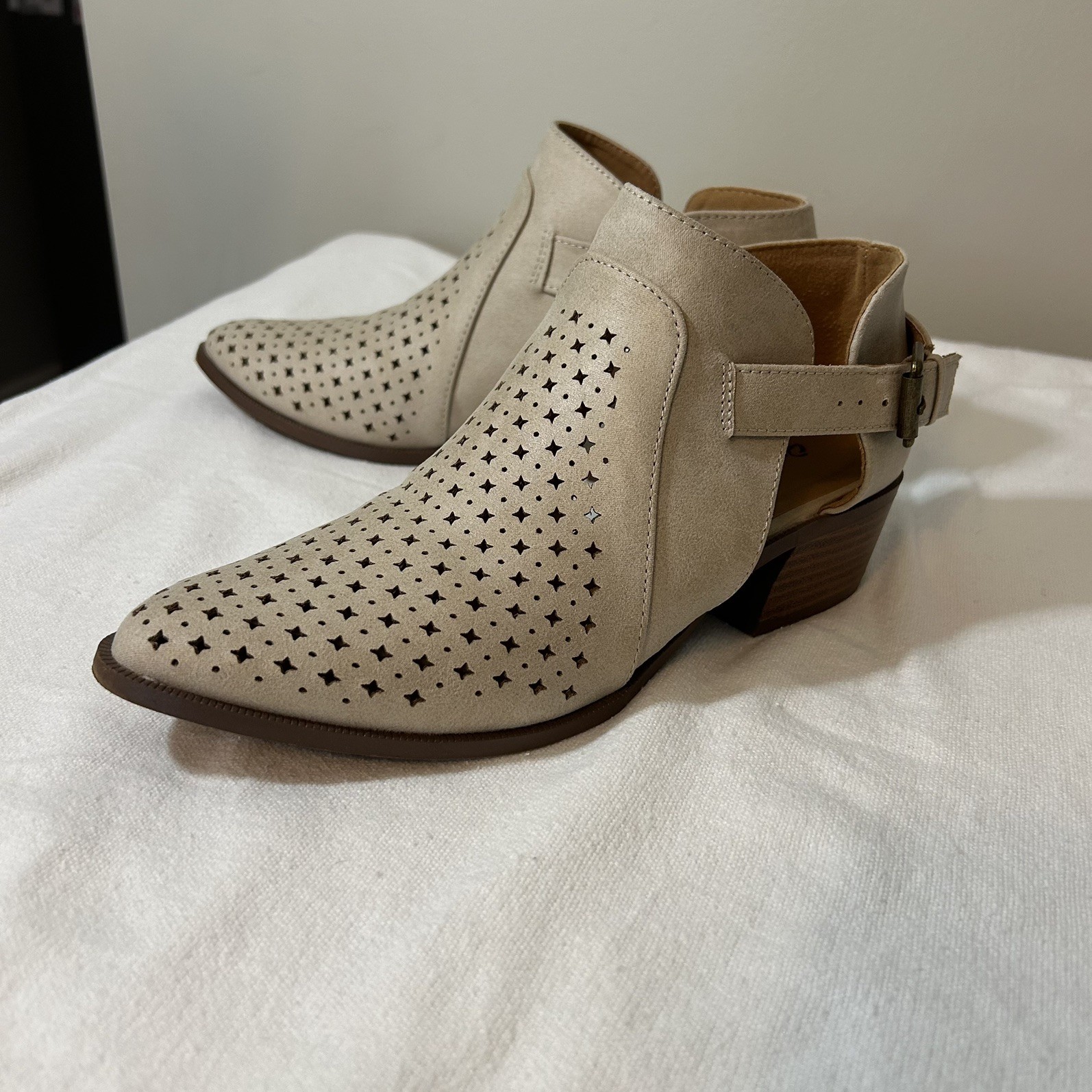 Qupid Bootie 1.5 Low Heel Booties Festival or Concert Beige Distressed Size 8