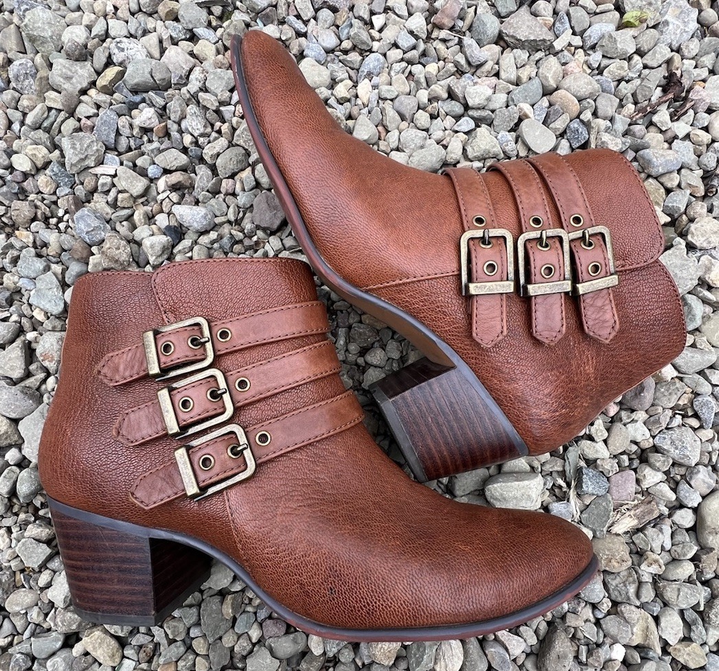 Clarks Women’s Maypearl Rayna Leather Ankle Boots, Buckle Strap Details Size 7