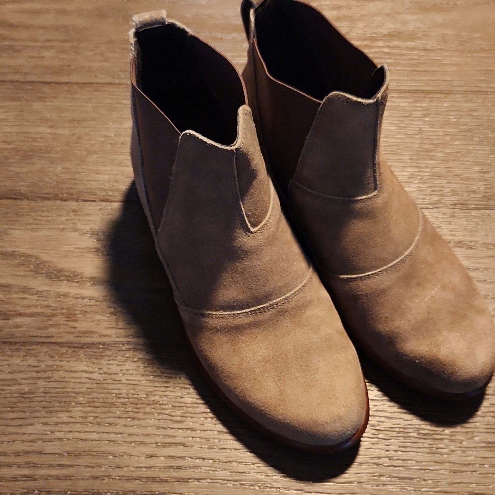 Naot Women’s Brown Suede Chelsea Ankle Boots Round Toe Comfort Slip-On EU 37