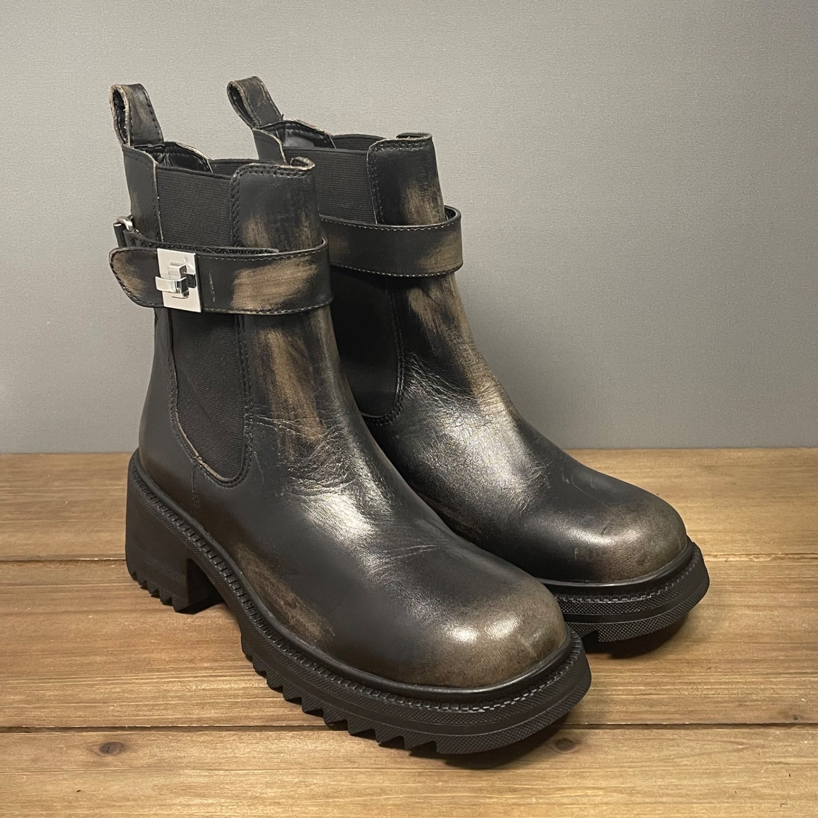Steve Madden Women’s Gates Chelsea Boots Size 8.5 Black Distressed Leather