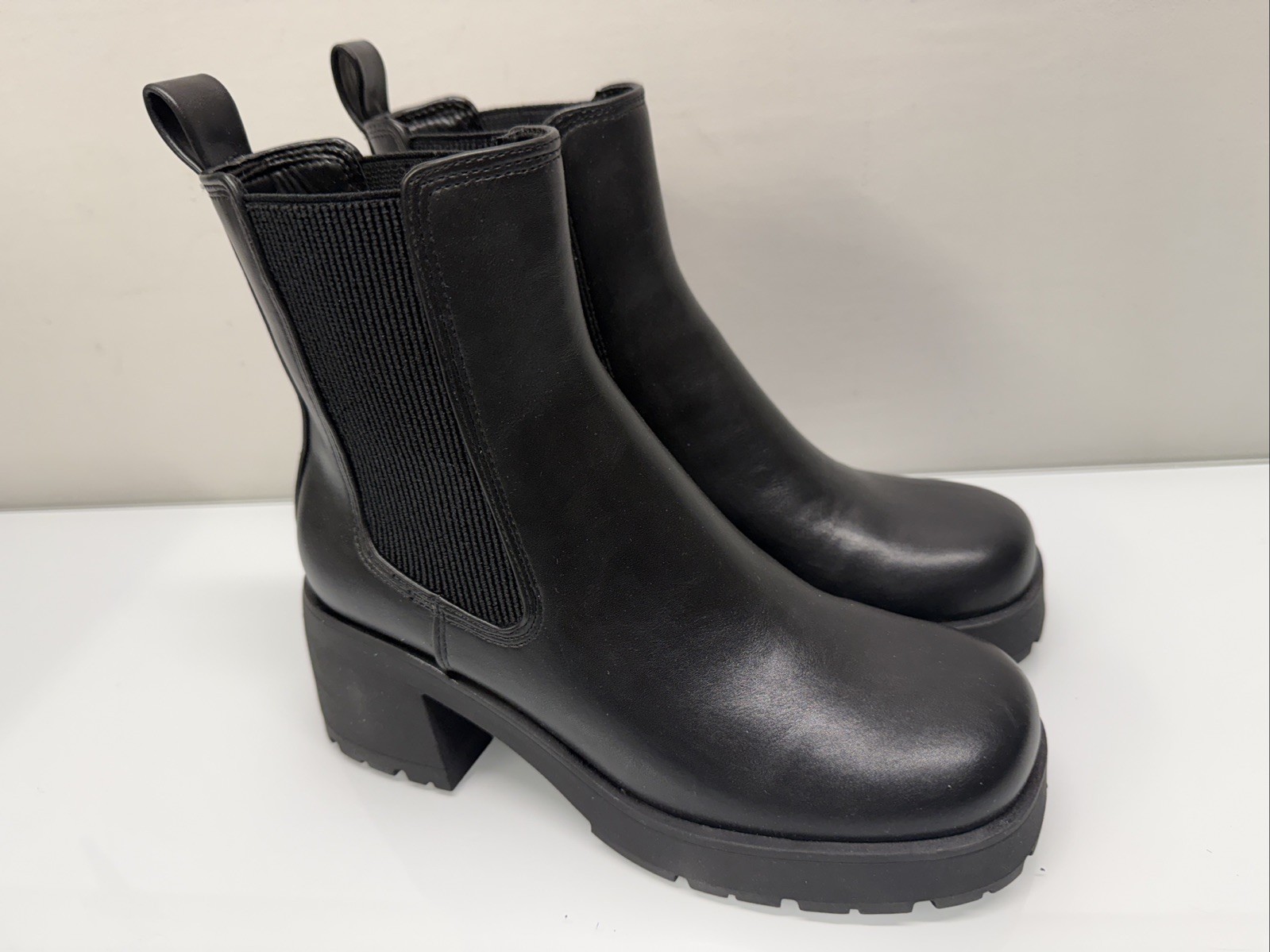 Steve Madden Brontey Black Chelsea Boot Women’s 6