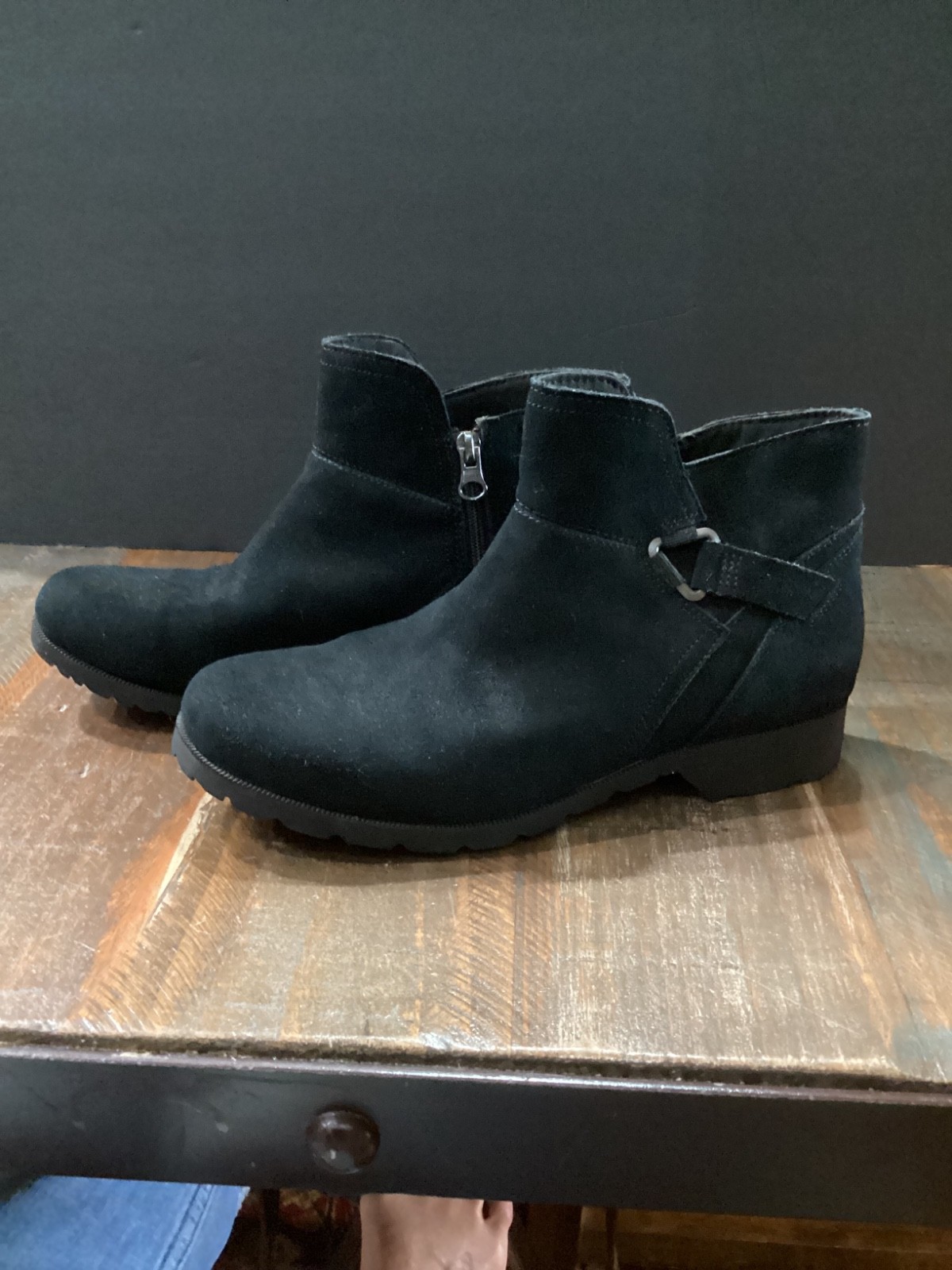 Teva Segundo Black Suede Side Zip ankle boots Women’s sz 9
