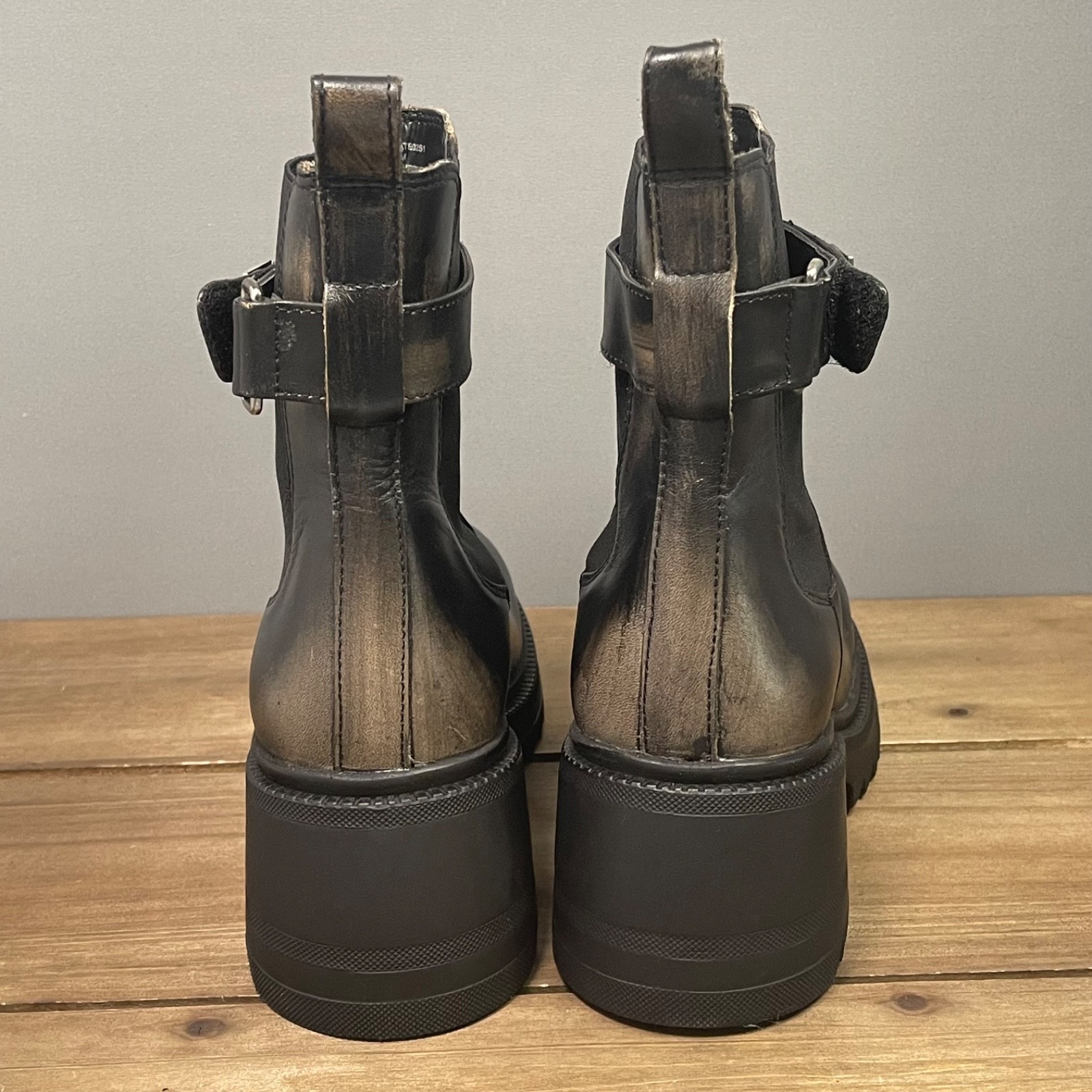 Steve Madden Women’s Gates Chelsea Boots Size 8.5 Black Distressed Leather