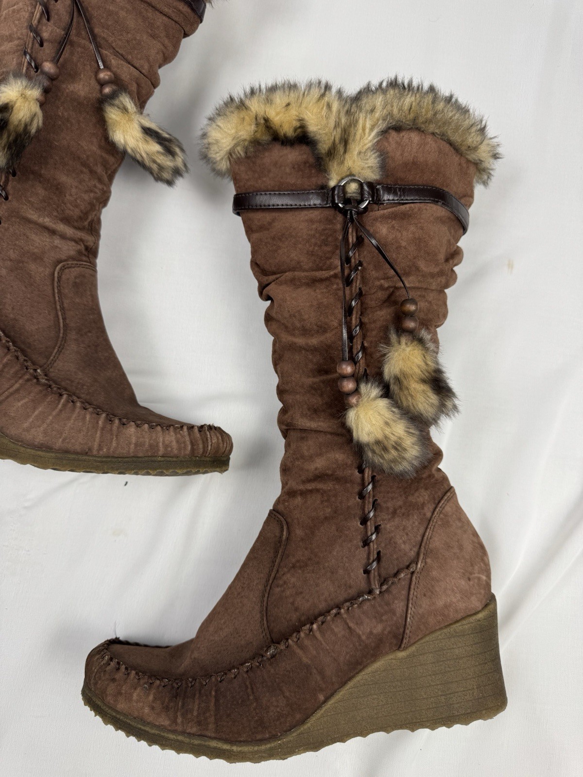 Brown Suede Wedge Boots Faux Fur Trim Y2K Fairy Snow Bunny Tasseled Size 6.5/7