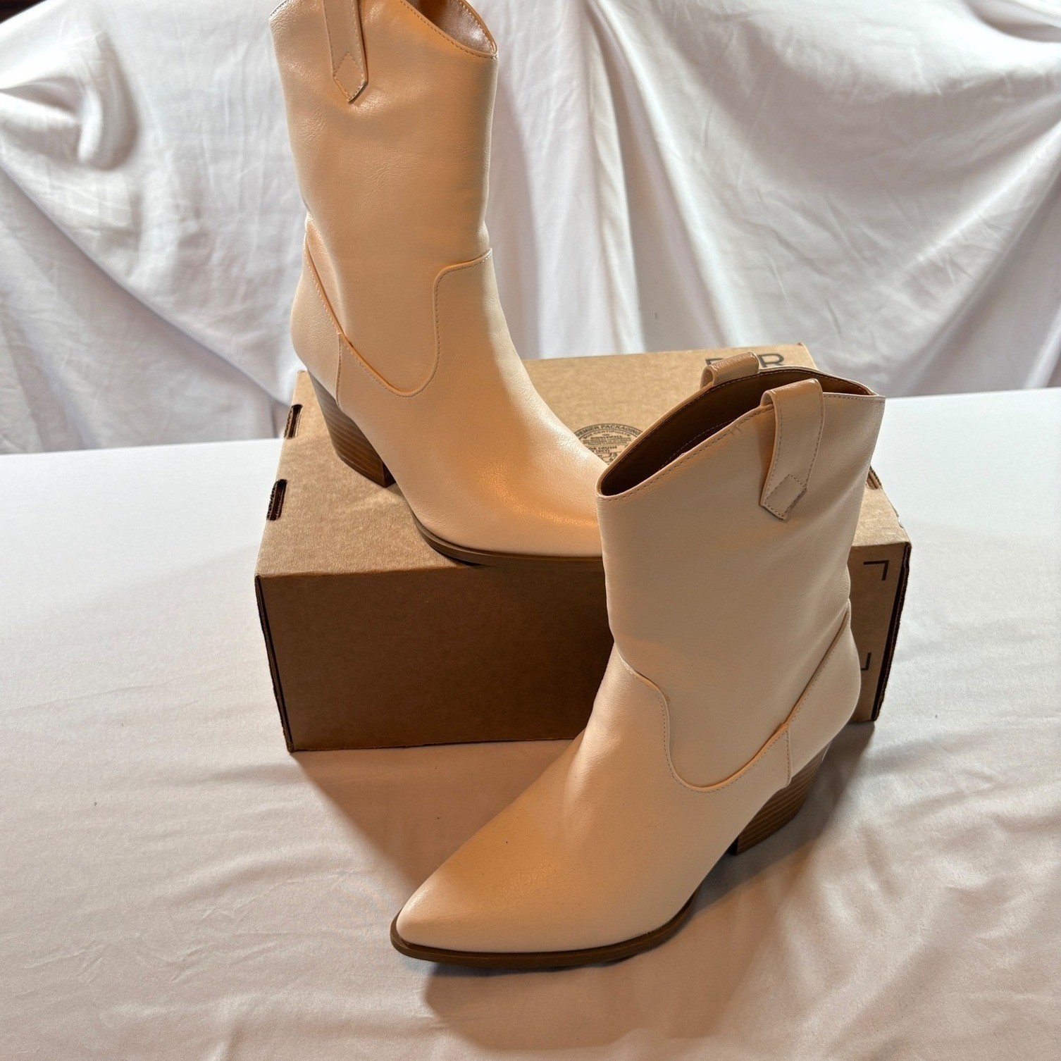 Pink Lily Western Ankle Boots Women 7 Cream Pointed Toe Block Heel Cowboy Bootie