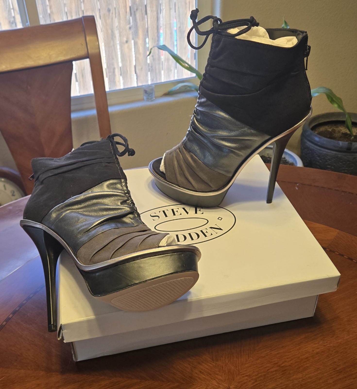 Steve Madden A-Rumer Ankle Bootie Black/Gray Zip Open Toe US 9