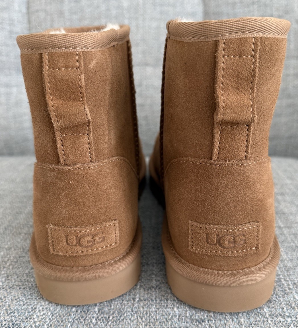 New Ugg Women’s Classic Mini Rubber Logo Chestnut Brown Tan Winter Warm Size 9