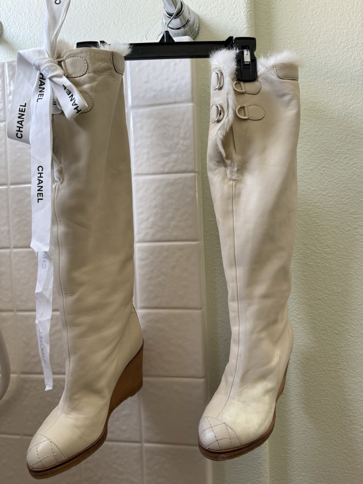 CHANEL 2 CC&4 CHANEL LOGO WHITE SOFT LAMBSKIN LEATHER&REAL FUR LINED TALL BOOTS