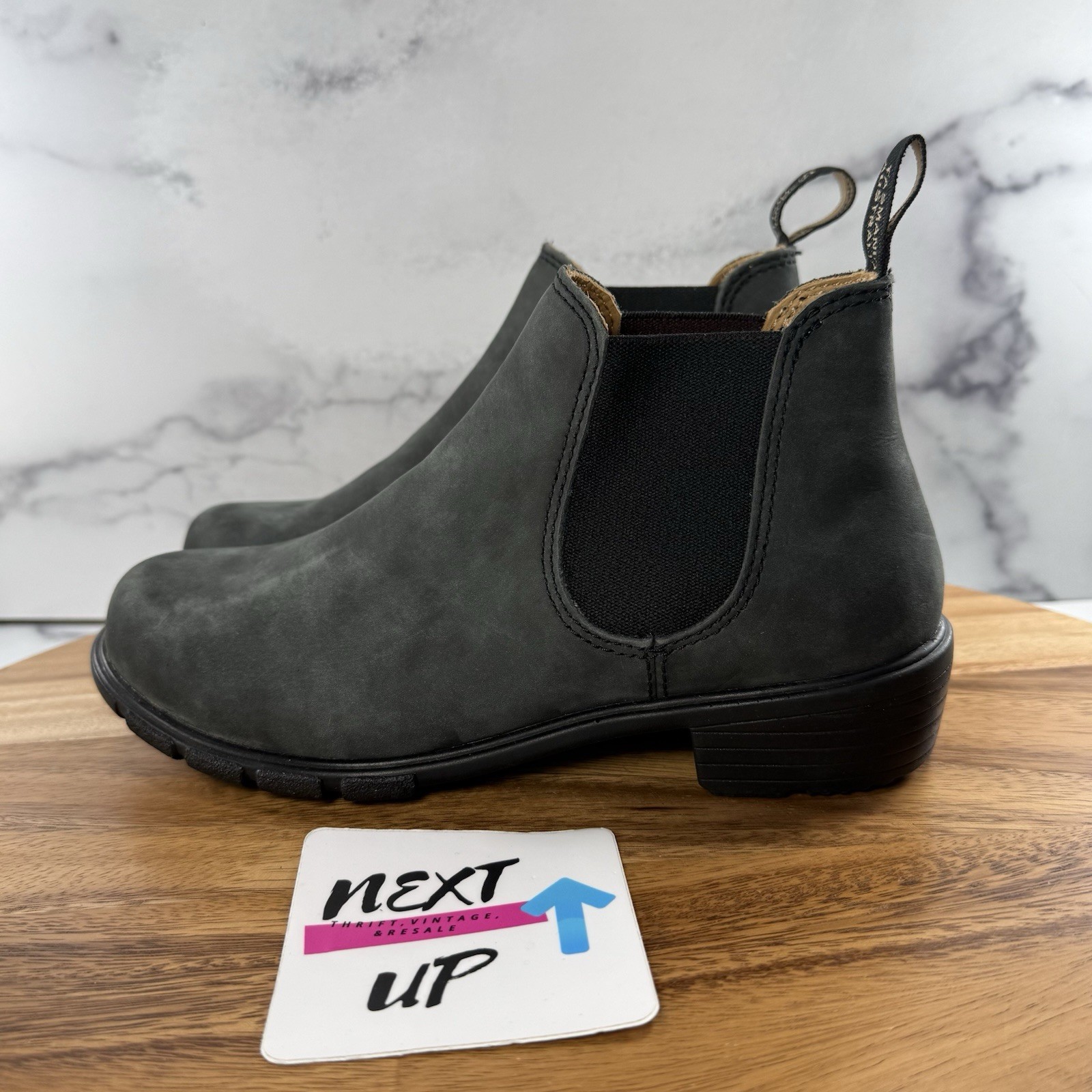 Womens size 6.5-Blundstone 1971 Chelsea Boots Leather Rustic Distressed Black
