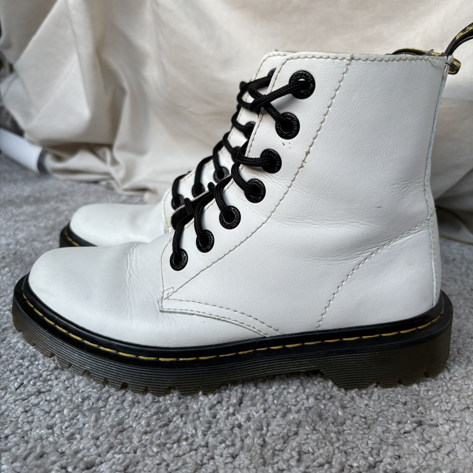 Dr Martens Luana Women’s Size 5 White Leather Air Wair Lace Up Combat Boots