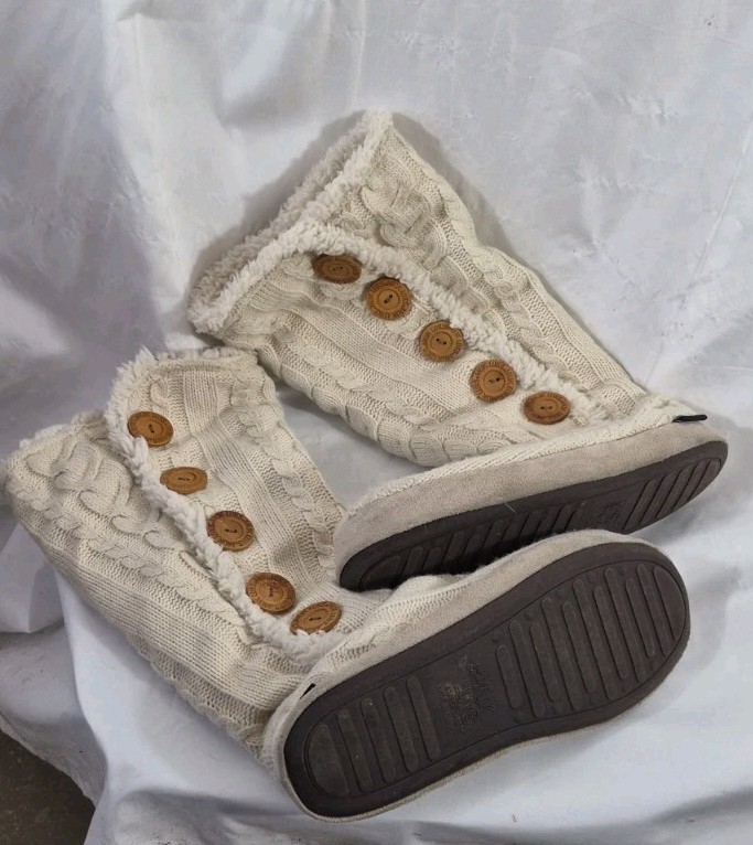 Mukluks Women’s Creme Cable Knit Sherpa Button Down Boots Size 11-12