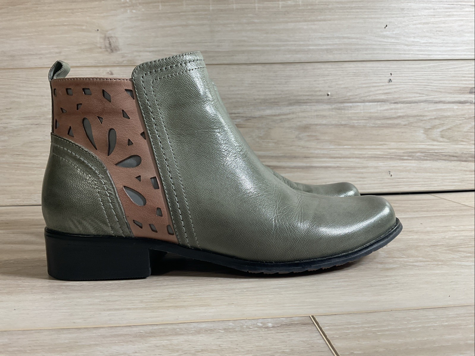 SPRING STEP ISABELLE Booties Ankle Boots Green Tan Womens Size 37 6.5-7