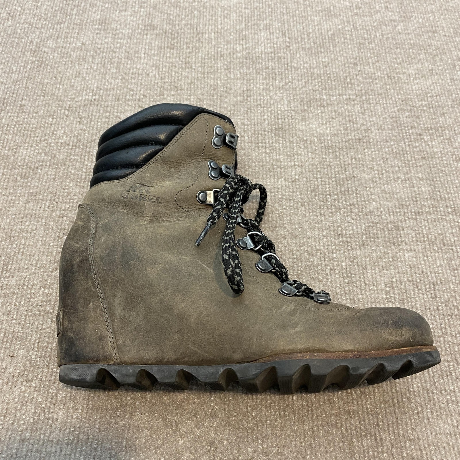 Sorel Boots Womens Size 9.5 Brown Nubuck Ankle Wedge Lined Logo NL231052