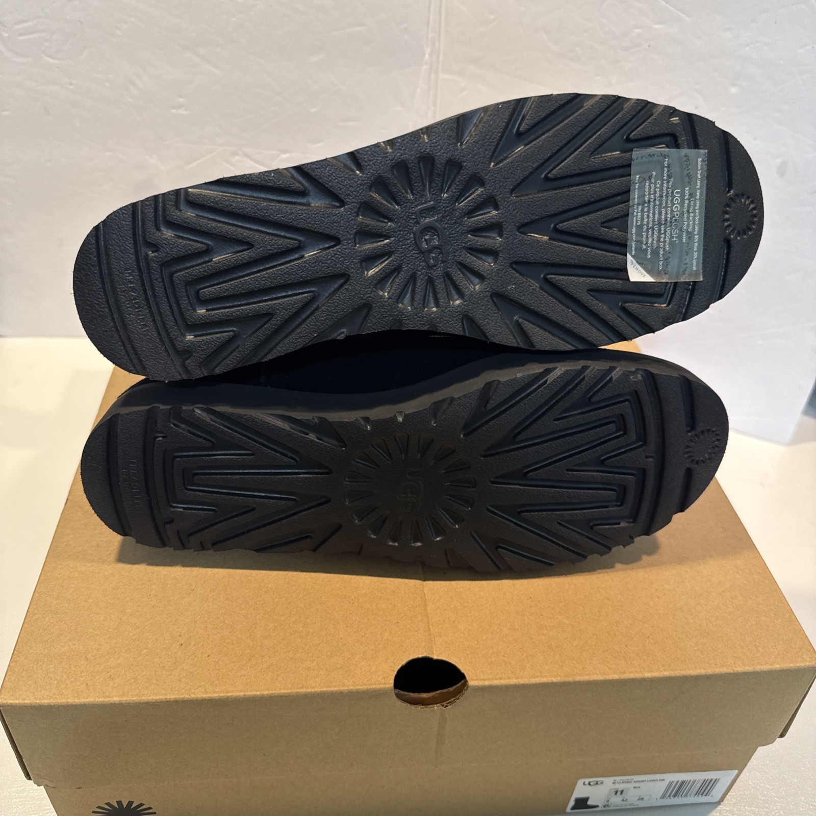UGG CLASSIC SHORT Logo Zip Black BOOT US 11/ EU 42/ UK 9