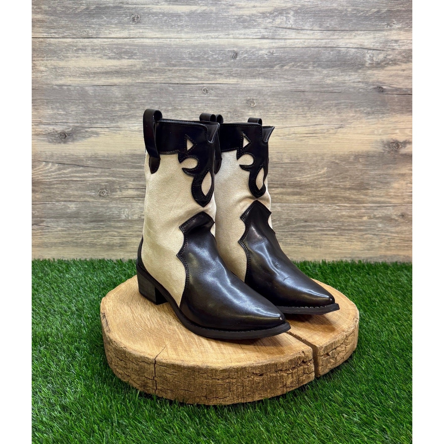 Unknown Women – Size 6 – Black/White Flame Faux Leather Western Cowboy Boots