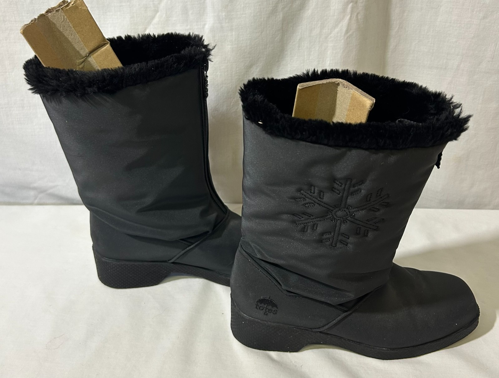Totes Women’s All Weather Footwear Staride Black Boots Front Zip Size 7M