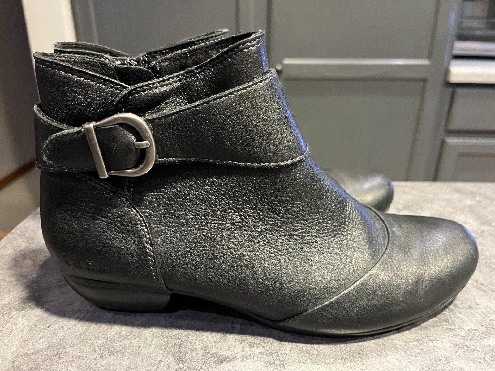 Taos Addition Black Leather Side Zip Ankle Boot Bootie Size 7 Women’s MSRP $170