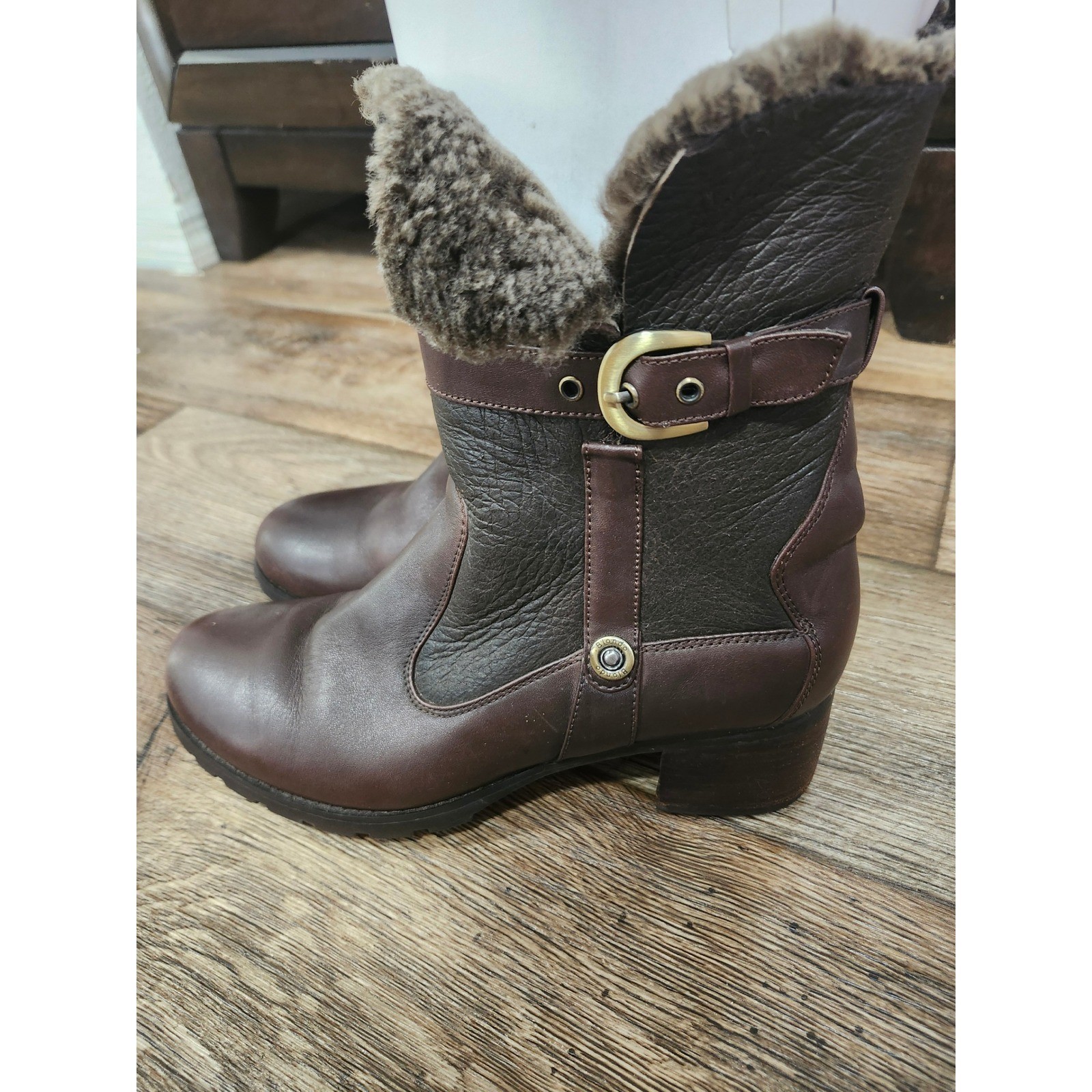 Blondo Waterproof Brown Leather Faux Fur Trim Ankle Boots Buckle Strap Size 8.5