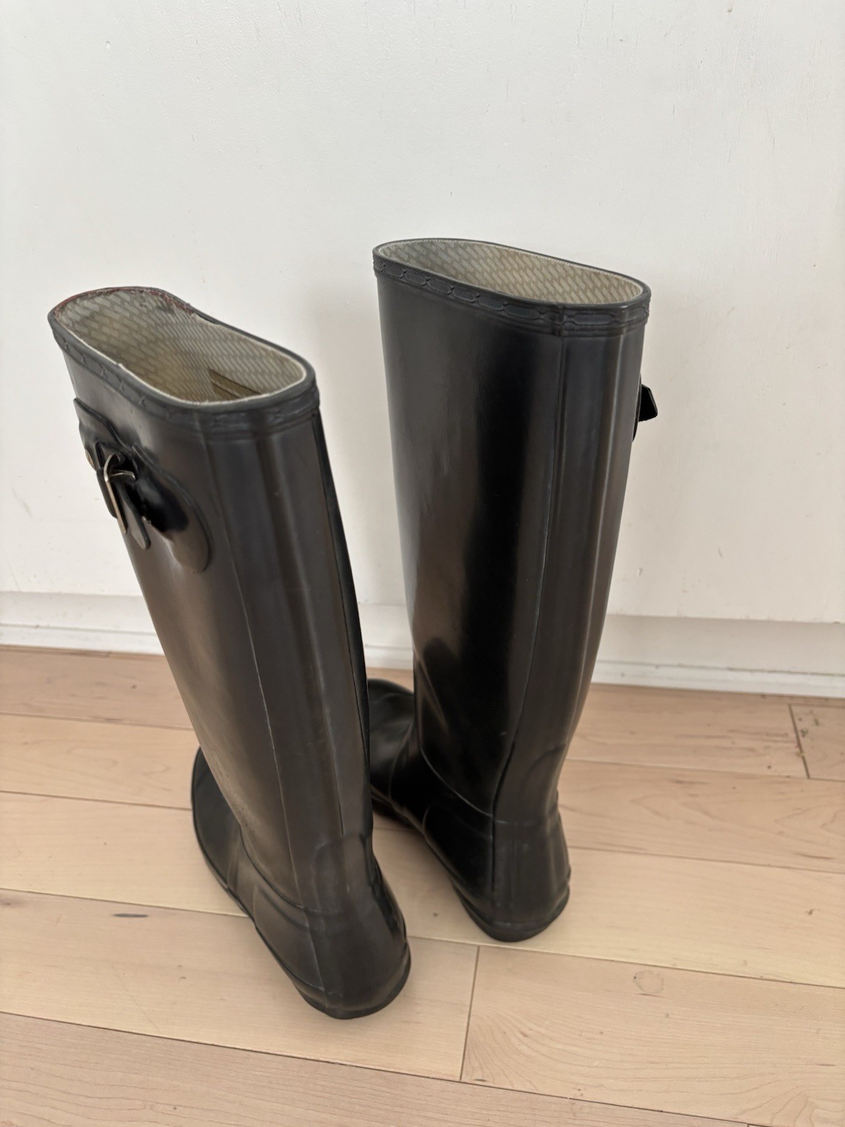 Hunter Original Tall Gloss Women’s Rain Boots – Black, 7 US