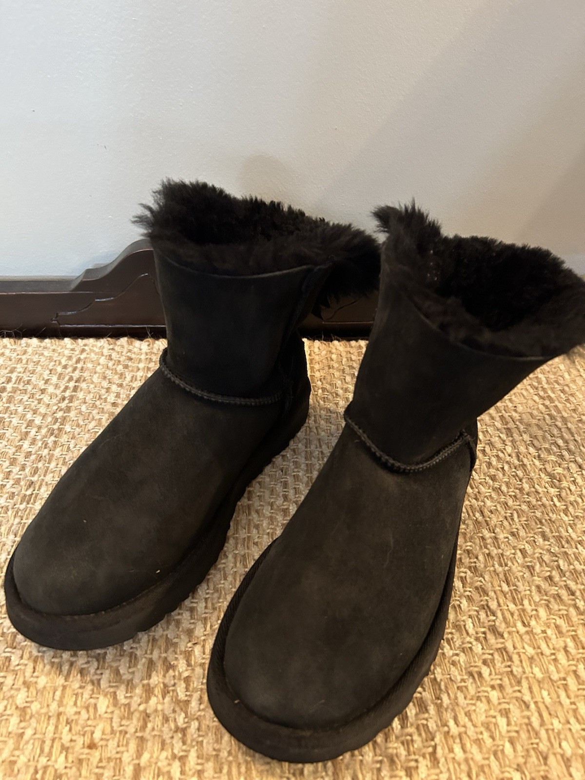 Ugg Mini Bailey Bow II Women Sz 5 Black Suede Boots Boho Outdoor Winter Festival