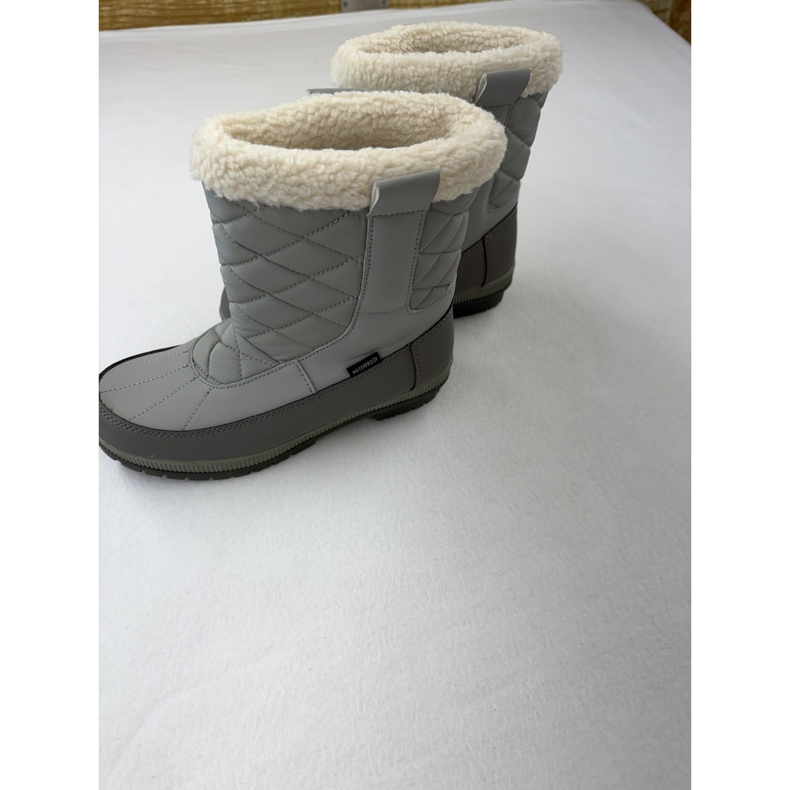 Magellan Outdoors Womens Grey Quilted Waterproof Winter Snow Boots Faux Fur 9B