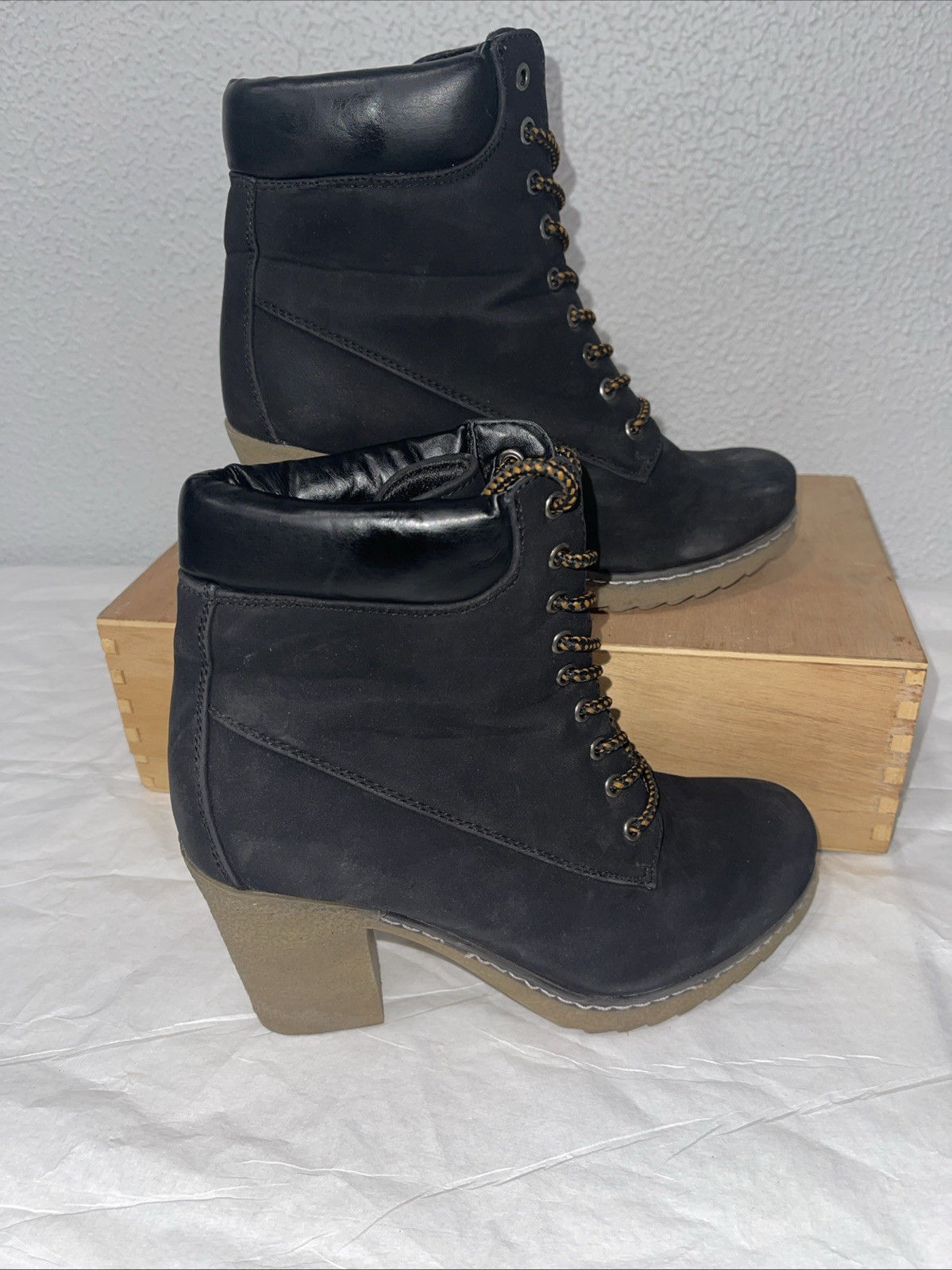 Brown Suede Lace-Up Rugged Ankle Boots Women’s Size 8 *Unbranded*