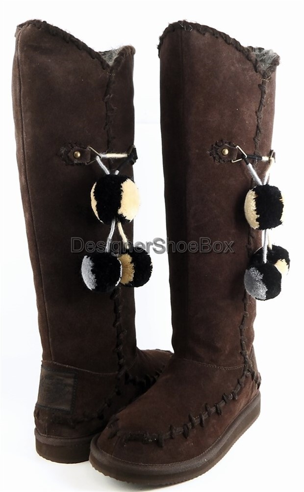 $195 JUICY COUTURE MARSHA Chocolate Waxy Suede Pompom Designer Winter Boots 7