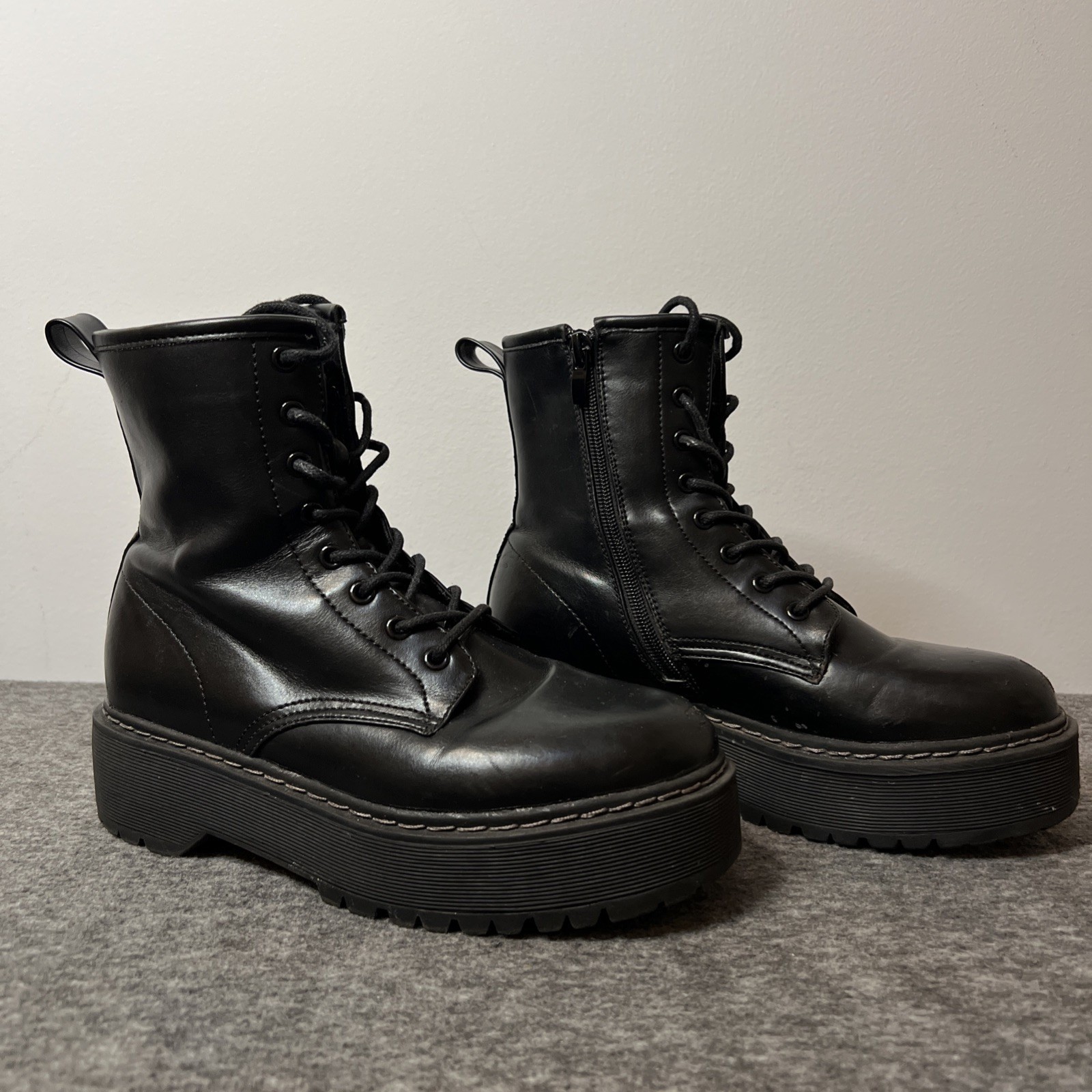 Steve Madden Black BETTYY Combat Boots US 7 Combat Chunky Lug Sole Goth Lace Zip