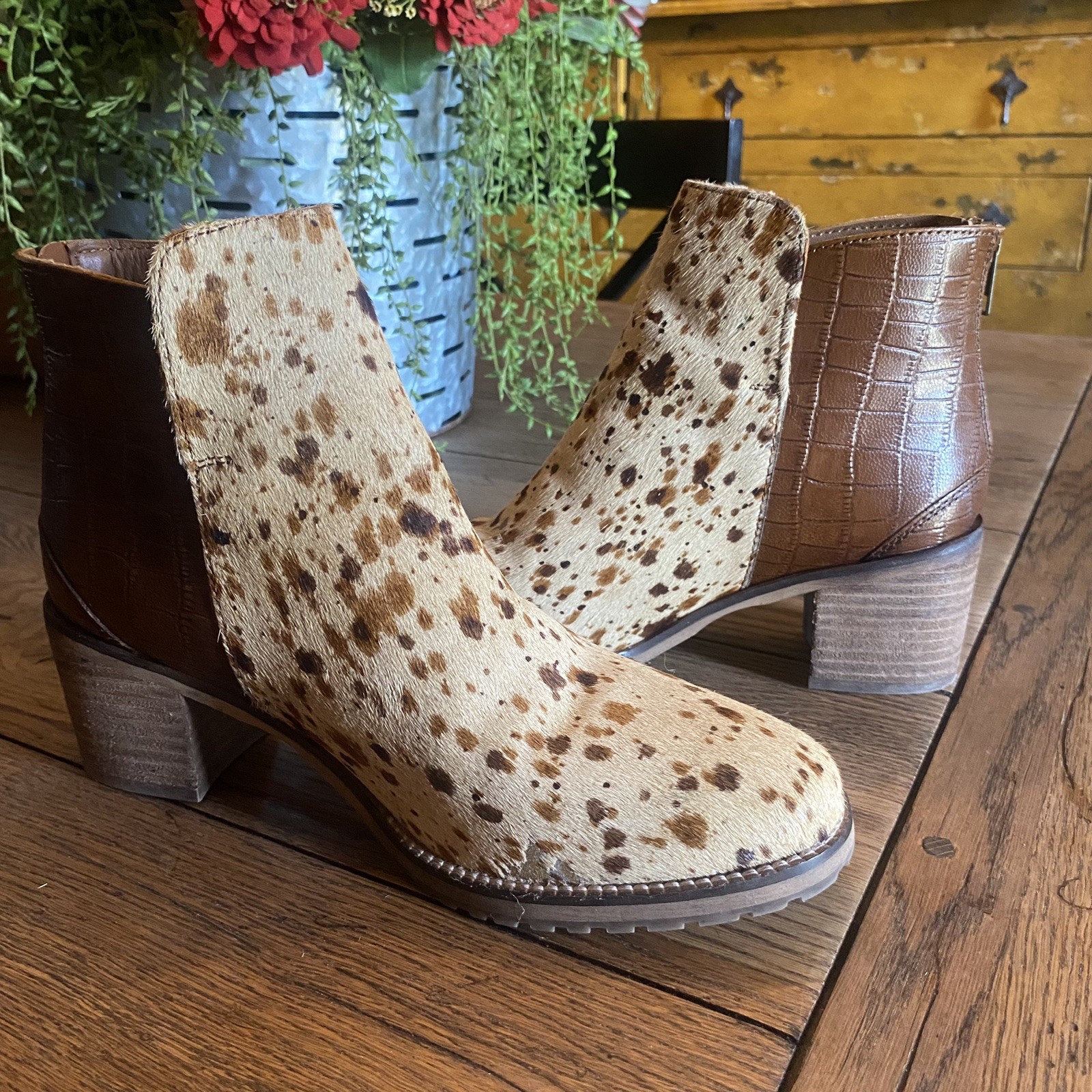 Diba True Kam Den Calf Hair Cow Print Ankle Boots Women’s Size 7.5 Western