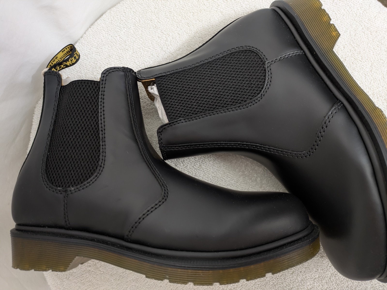 Dr Martens 2976 Chelsea Boots Black Smooth Leather Womens US 7 Mens 6 NIB