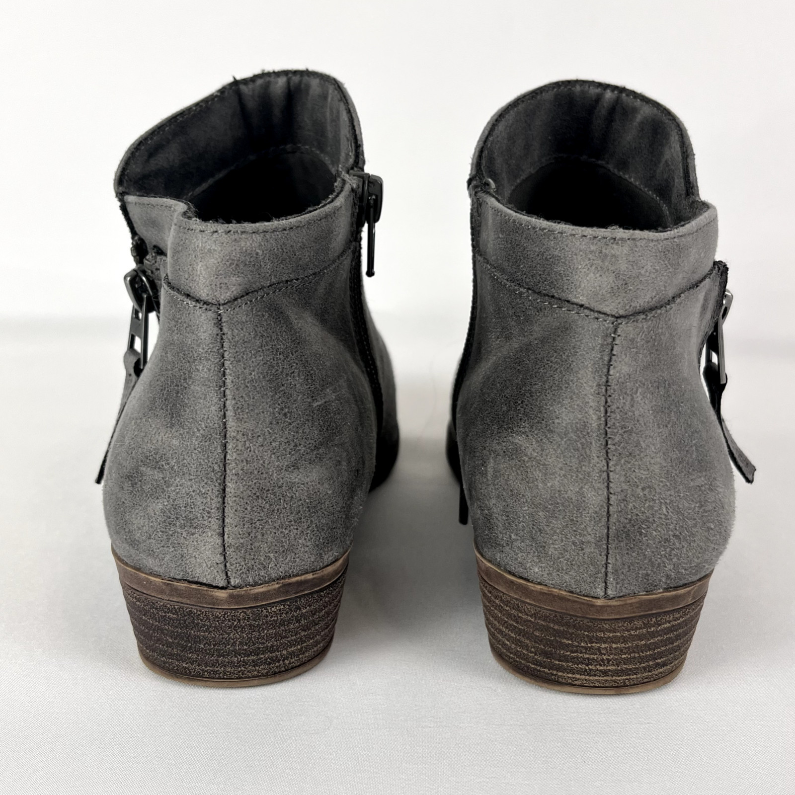 Maurices Womens Ankle Boot Size 8 Zipper Gray Faux Suede Almond Toe Low Heel