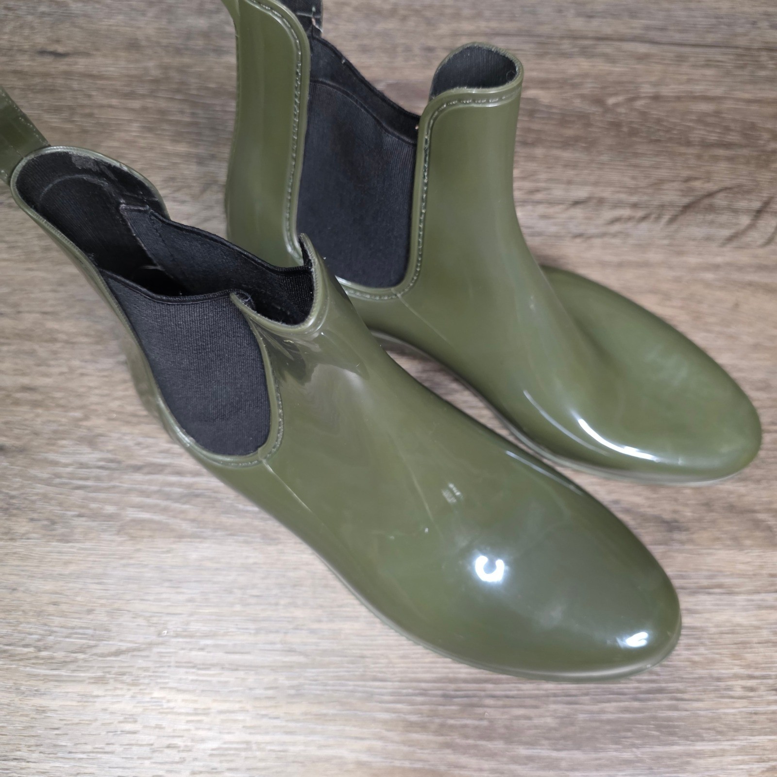 J.Crew Womens 9 Chelsea Rain Boots Olive Green Glossy Rubber Ankle Pull On