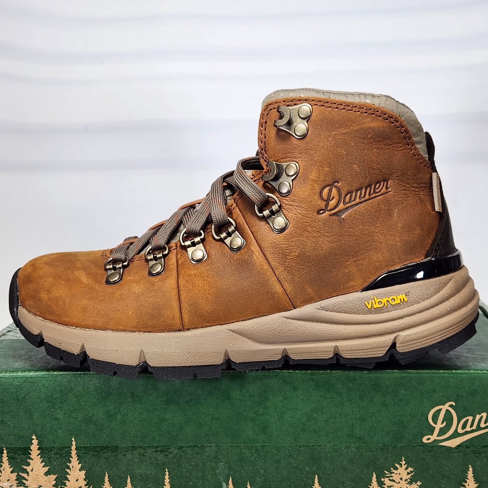Size 5.5 – Danner Mountain 600 Womens 4.5″ Shaft – Rich Brown Full Grain – 62251