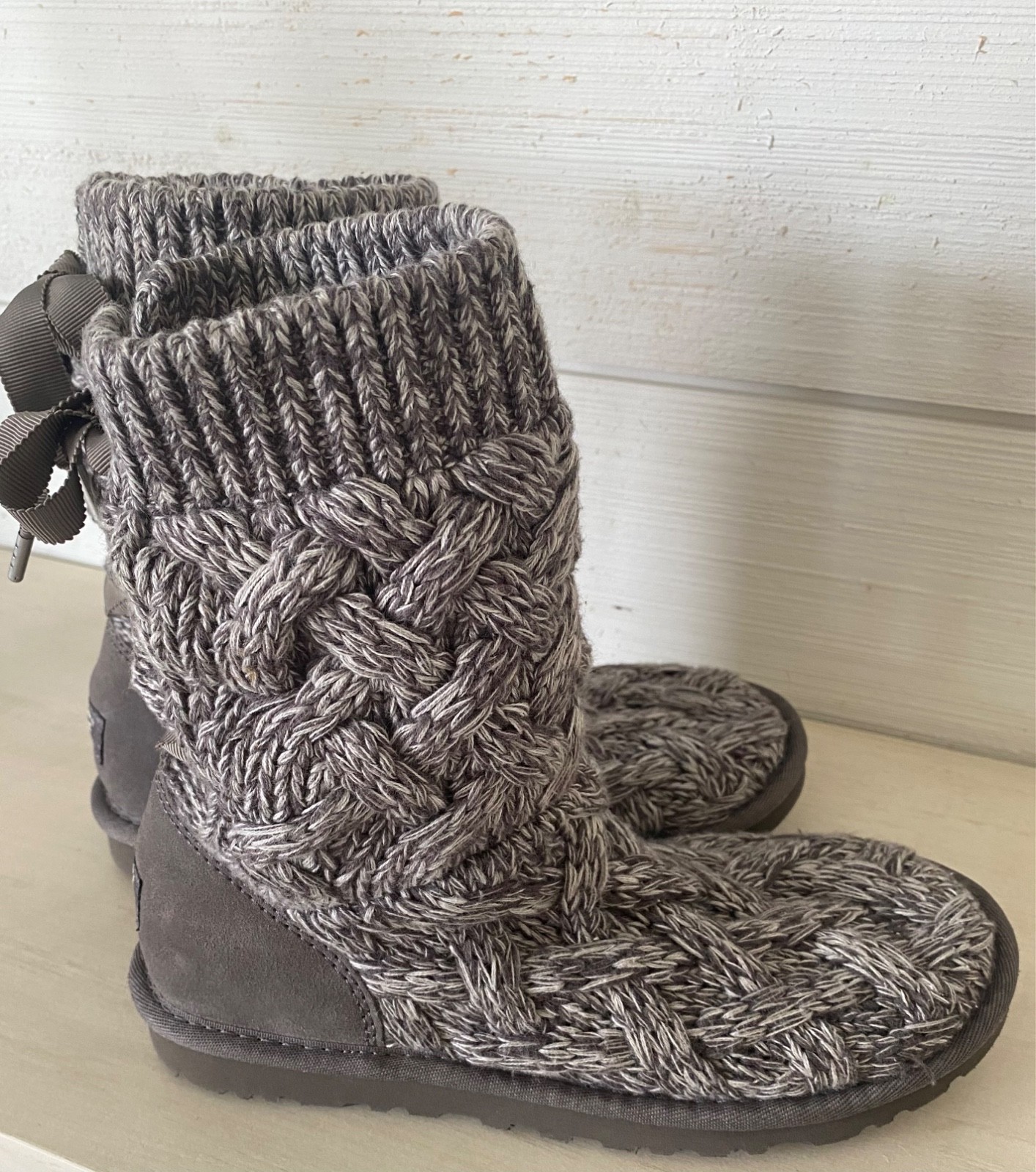 UGG Australia Isla Cable Knit Grey Bootie Sweater Boots Bows Women’s Size 6