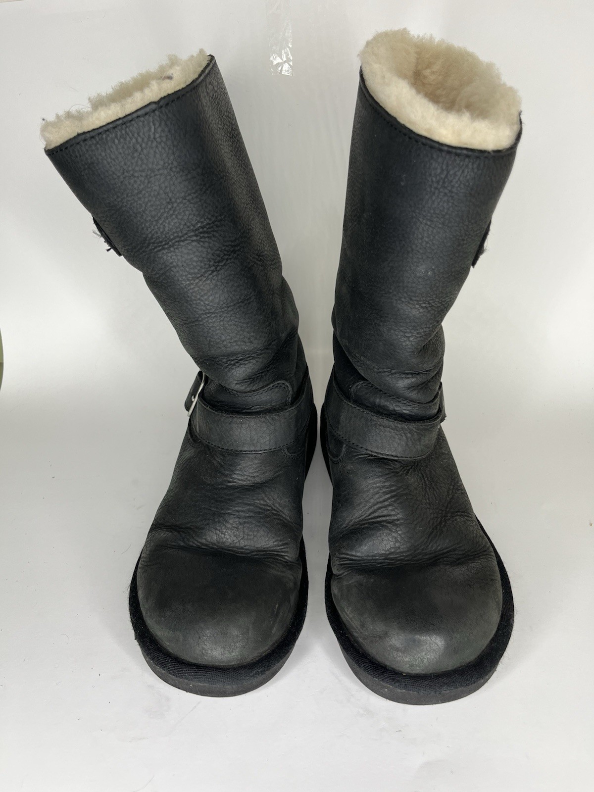 UGG 5678 KensingtonBlack leather Shearling Lined Buckle Moto Boots Women Sz 6