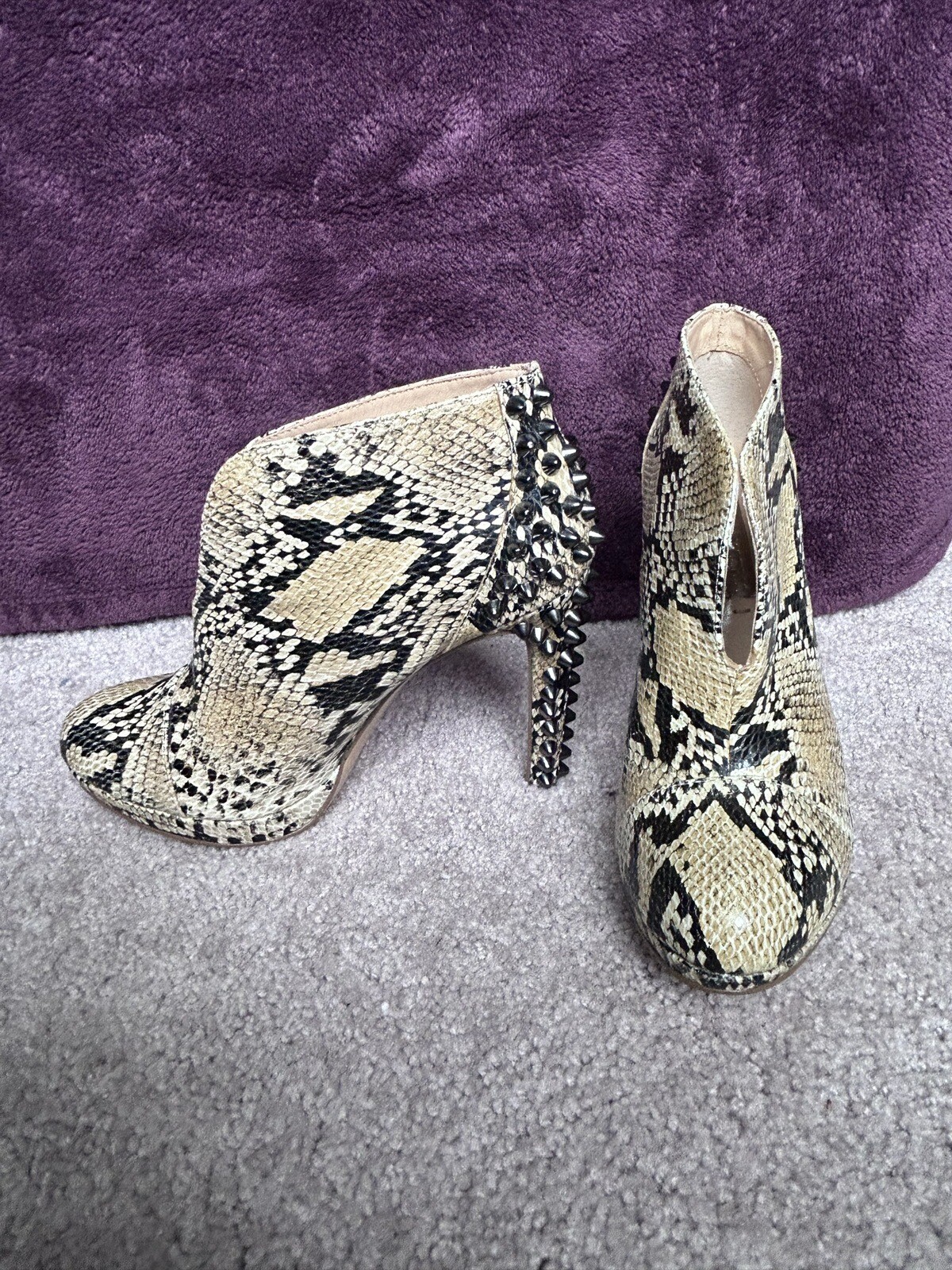 New BCBG Snakeskin Leather Booties Gunmetal Spikes 4” Heel Women’s Sz 6.5 Gift