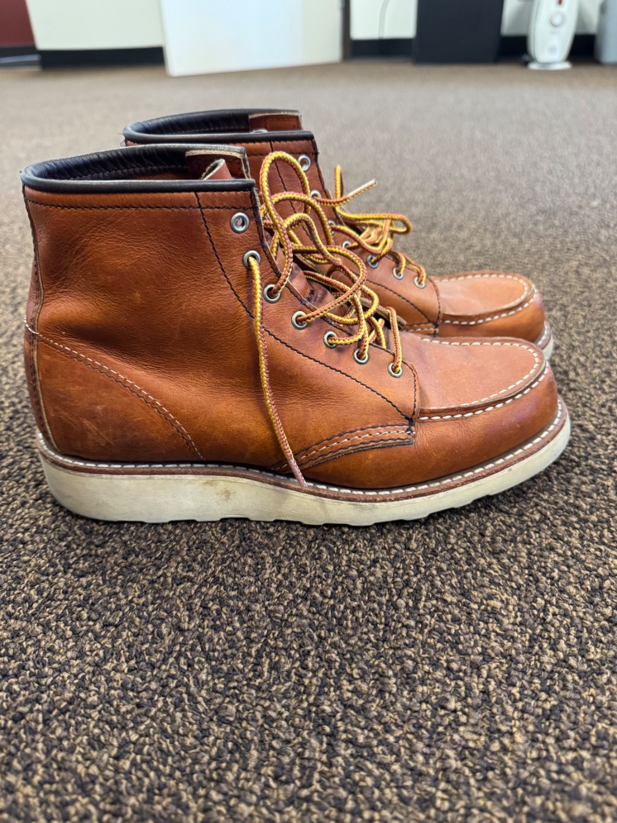 Classic Moc Toe Red Wing Chelsea Boot W’s 7.5 in natural tan color.