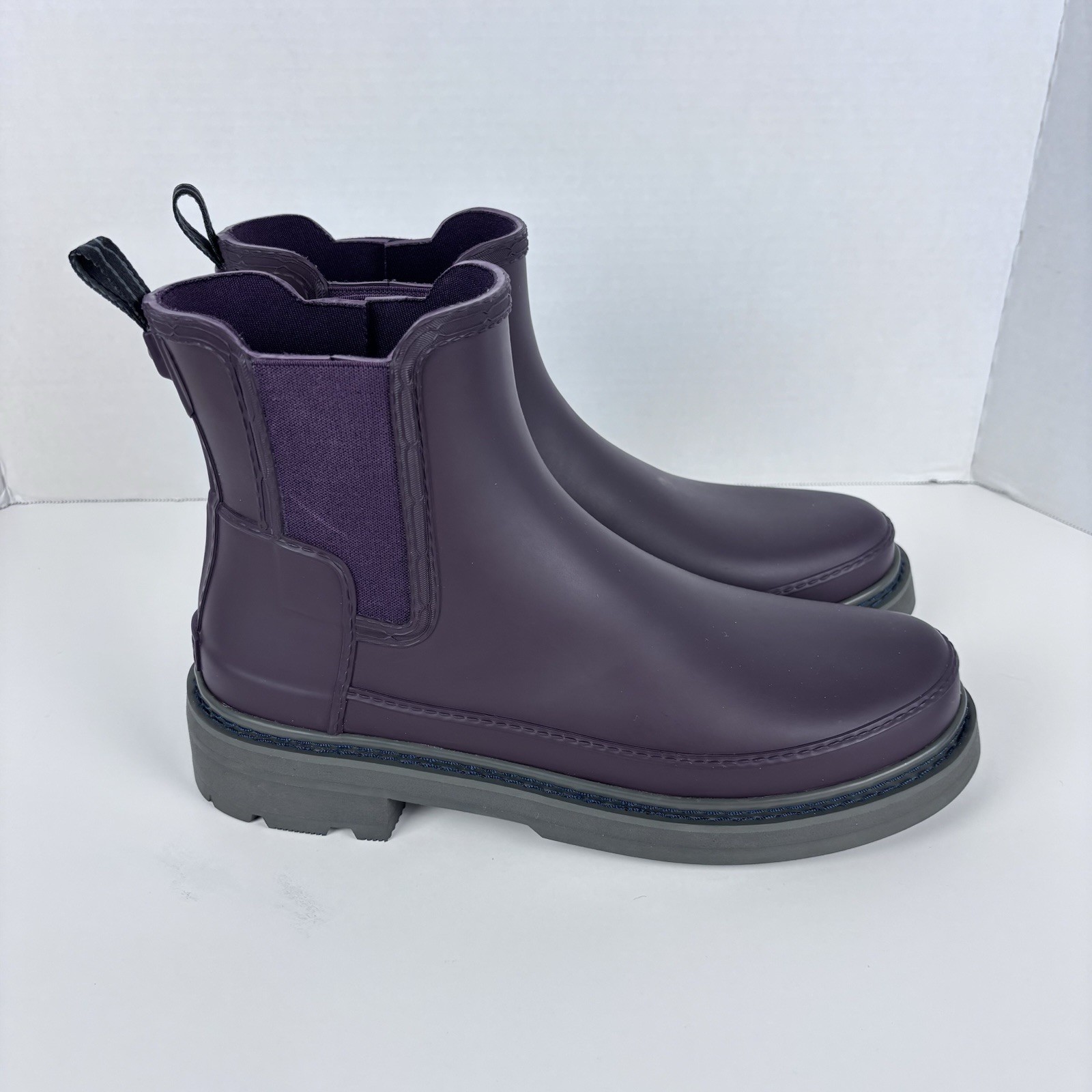 Hunter Footwear Women’s 11 Refined Chelsea Stitch Detail Rain Boot Plum- Read