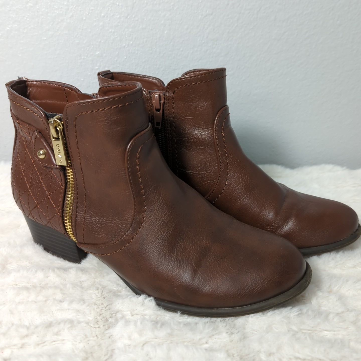 Unisa Women’s Brown Ankle Bootie Size 7 M Double Zippers 1.5″ Heel