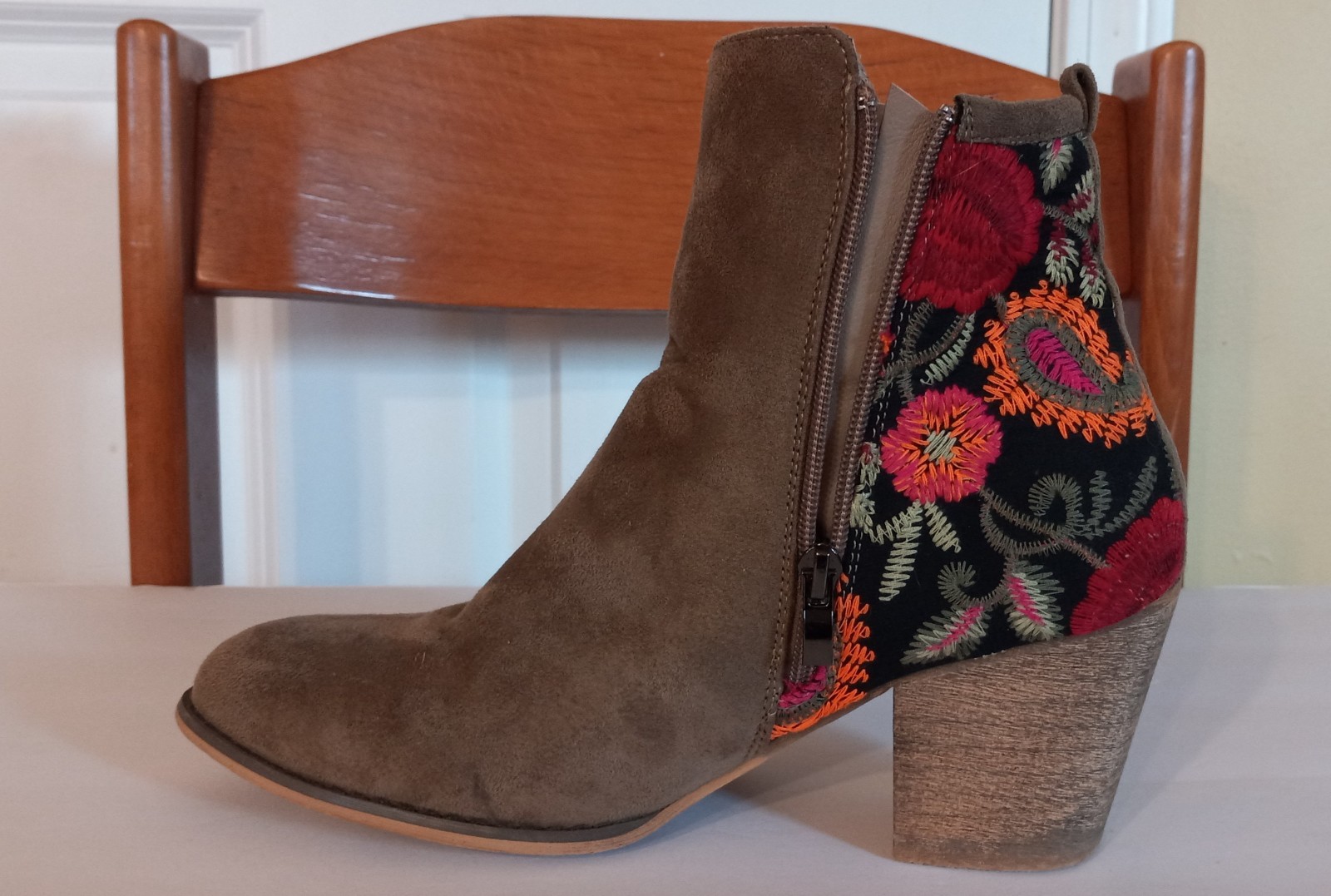 Women’s Tiara Mika-05 Floral & Paisley Embroidered Ankle Boot Size 10